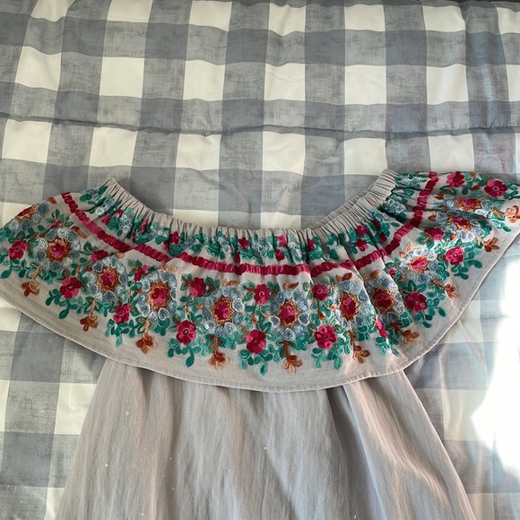 Beautiful off the shoulder top - Picture 7 of 8